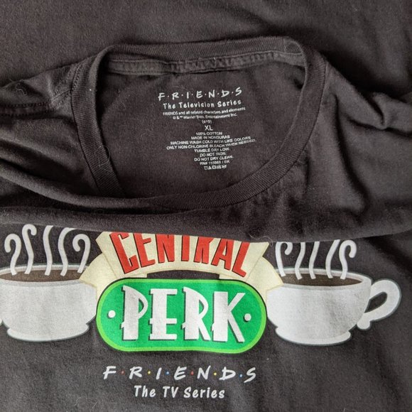 FRIENDS CENTRAL PERK GRAPHIC TEE BLACK - Picture 4 of 4